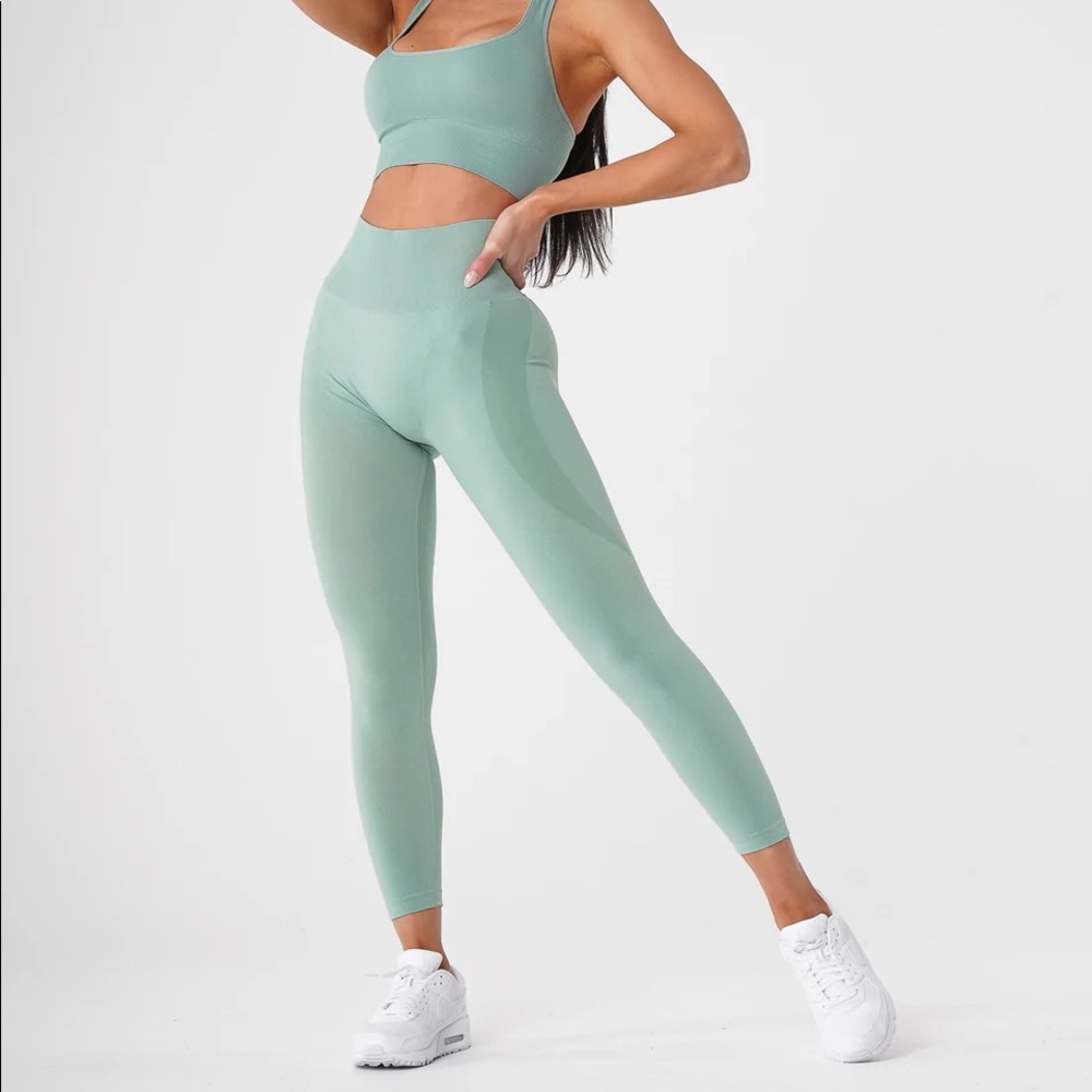 NVGTN Contour Sage green leggings